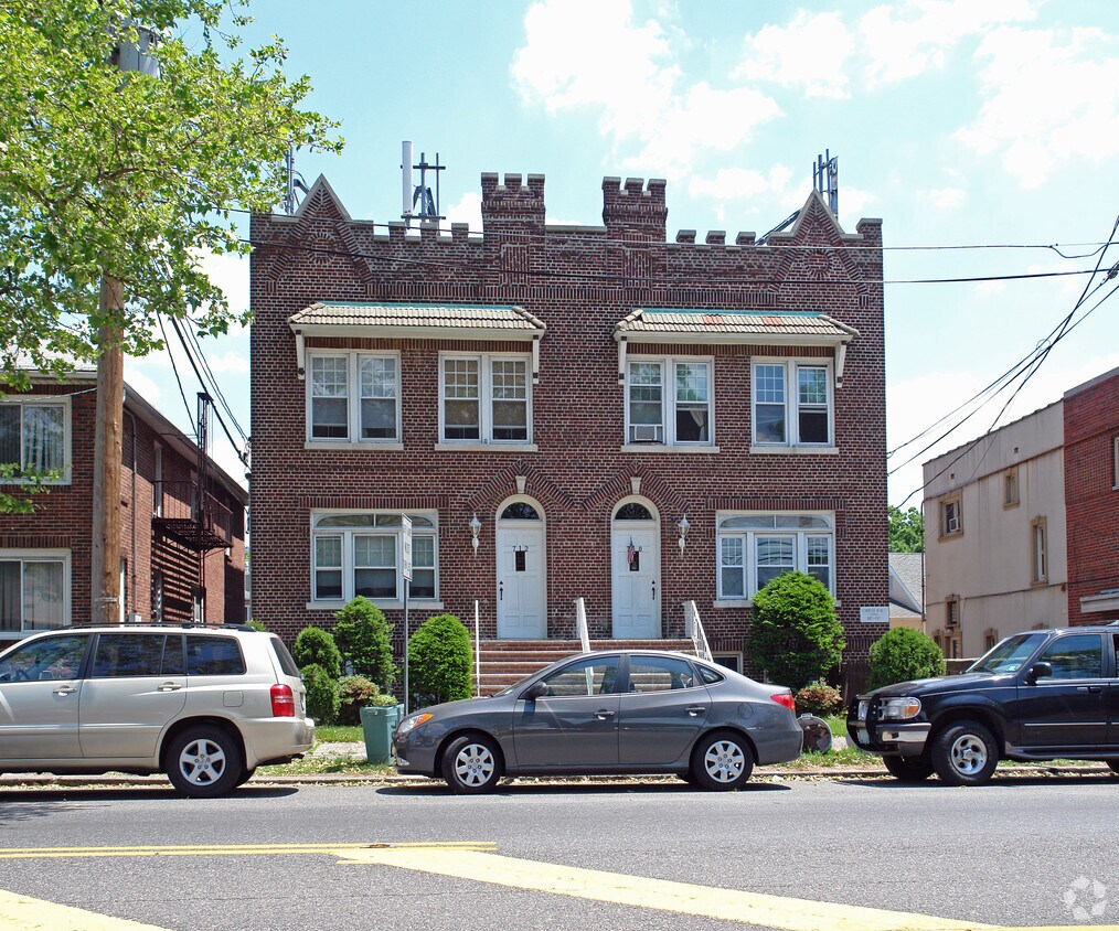 Foto del edificio - 710-712 Bergen Blvd
