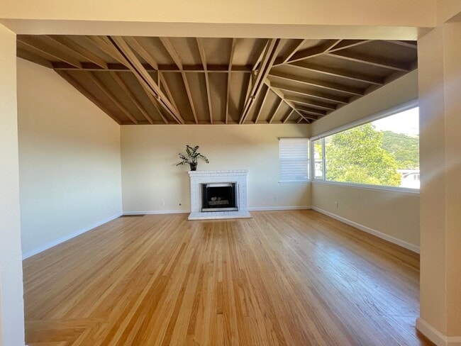 Building Photo - 4861 Reinhardt Dr