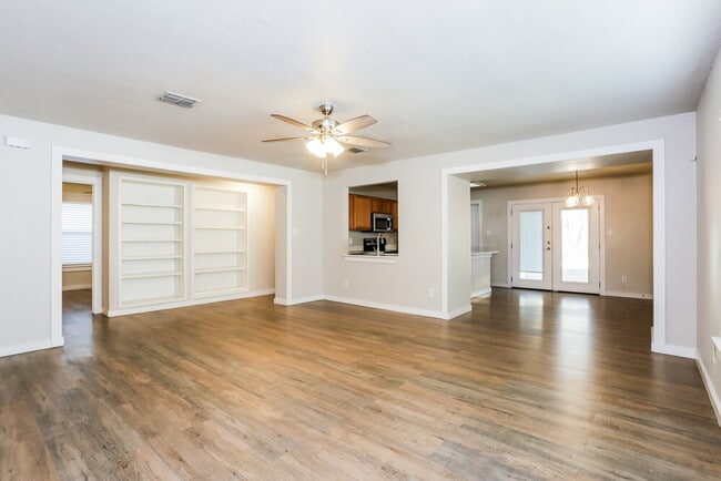 Foto del edificio - 10104 Chapel Oak Trail