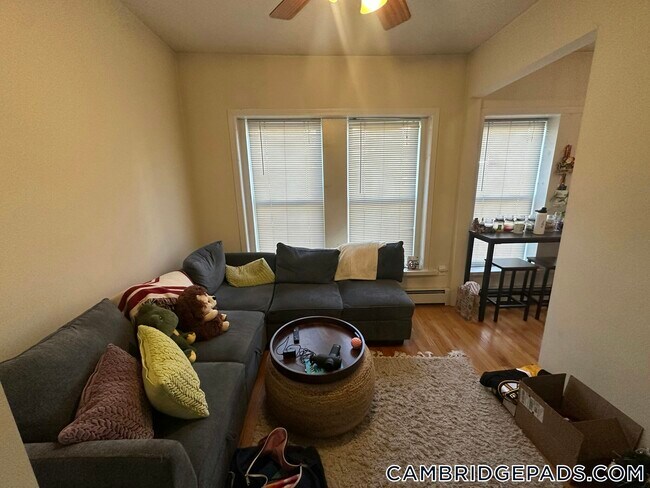 Building Photo - 1054 Cambridge St