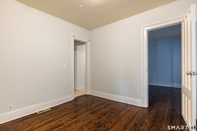 Building Photo - 1995 Main St