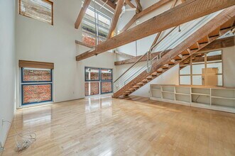Building Photo - 650 Delancey St