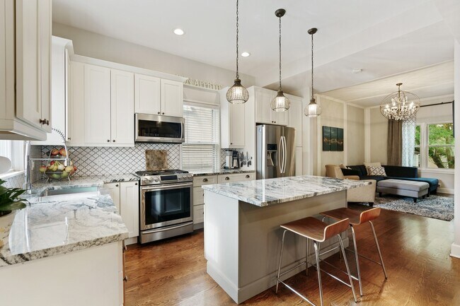 Foto del edificio - 3127 N Kenmore Ave