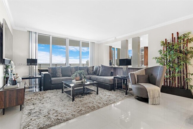 Building Photo - 848 Brickell Key Dr
