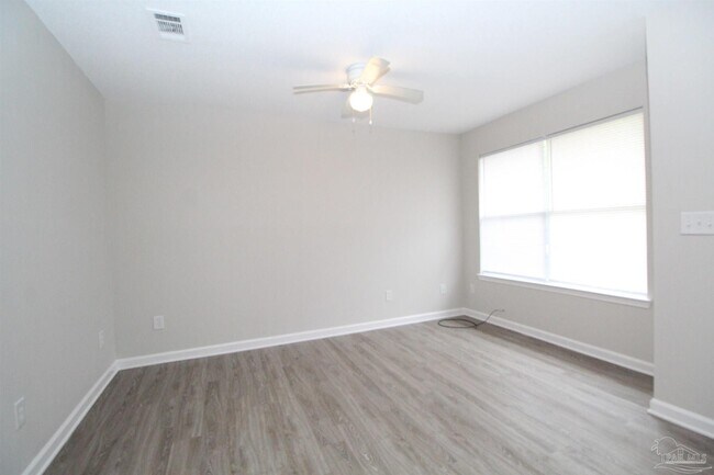 Foto del edificio - 9014 Bowman Ave