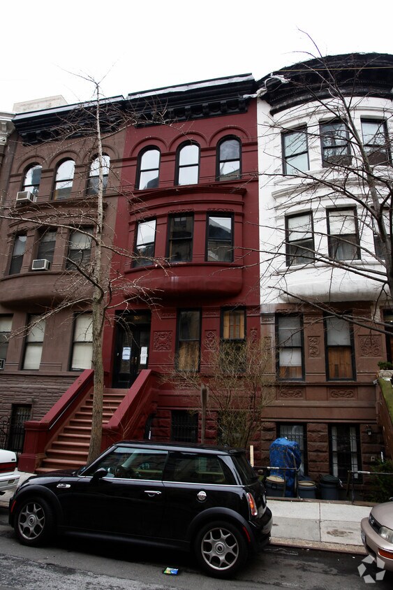 Building Photo - 336 W 71st St