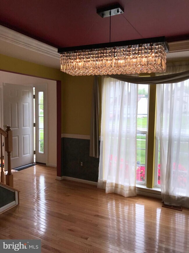 Building Photo - 312 Foxtail Ln