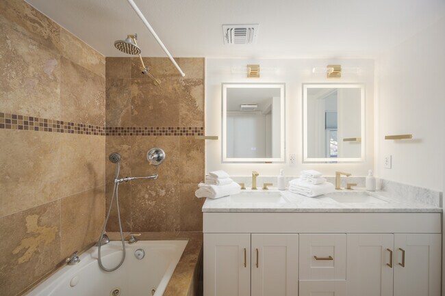 Foto del edificio - 5818 N Granite Reef Rd