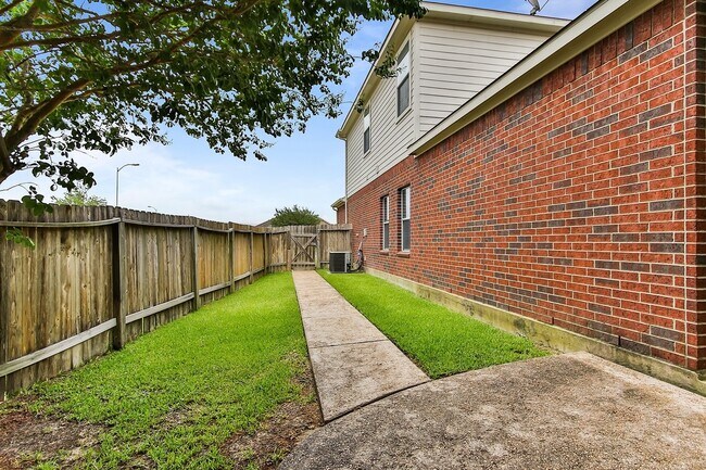 Building Photo - 602 Blue Oasis Ct