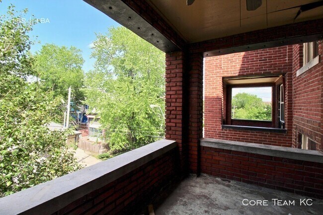 Building Photo - The Boston 1 Bedroom