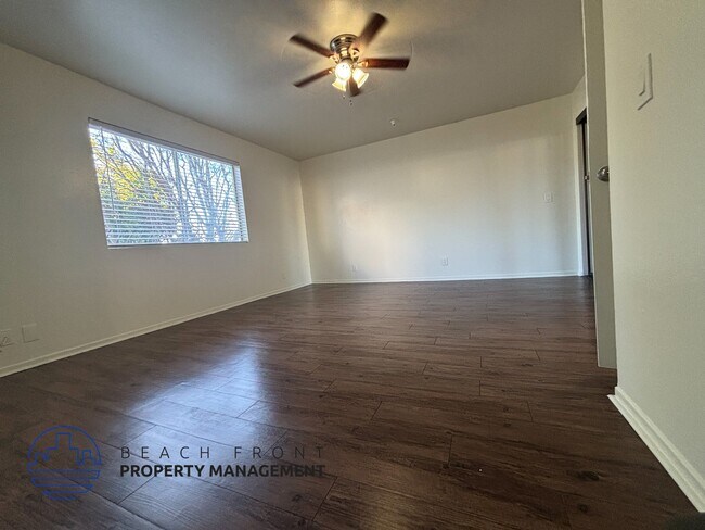 Foto del edificio - 13514 Lemoli Ave.