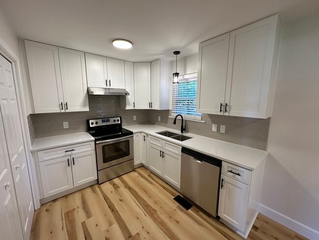 Building Photo - 2650 Fairlane Dr