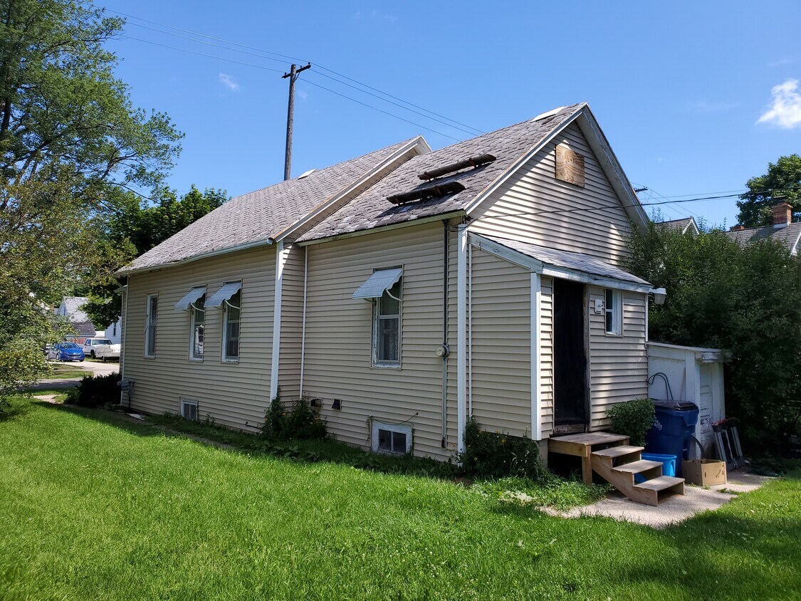 1312 Cass Ave, Bay City, MI 48708 House Rental in Bay City, MI