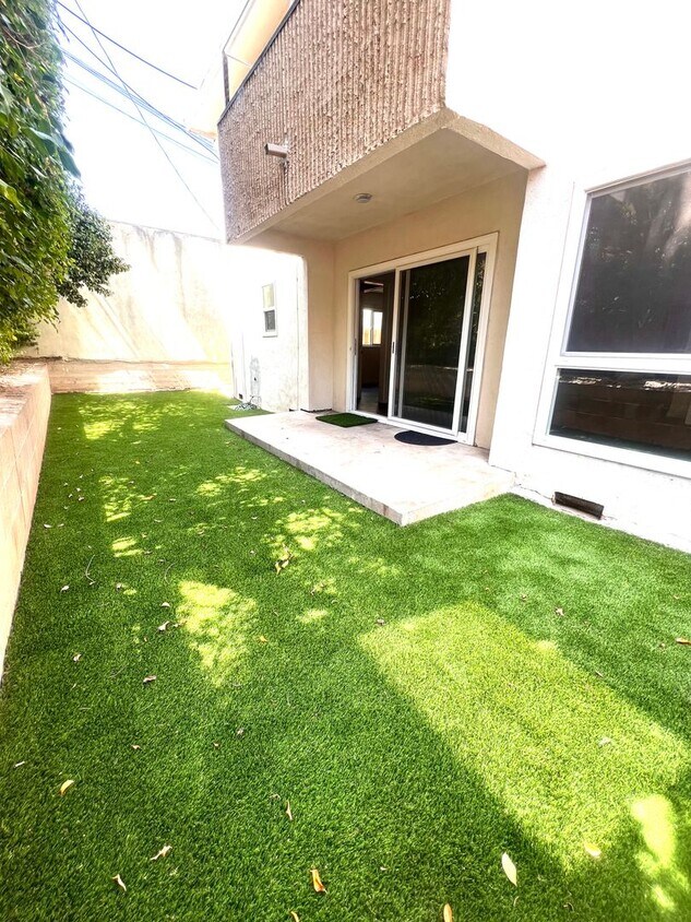 Foto principal - 2621 S Centinela Ave