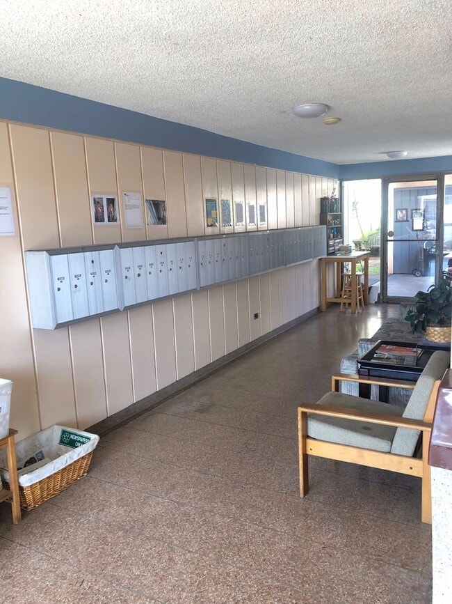 Building Photo - Salt Lake - 2 Bed / 1.5 Bath/ 1 parking Apt