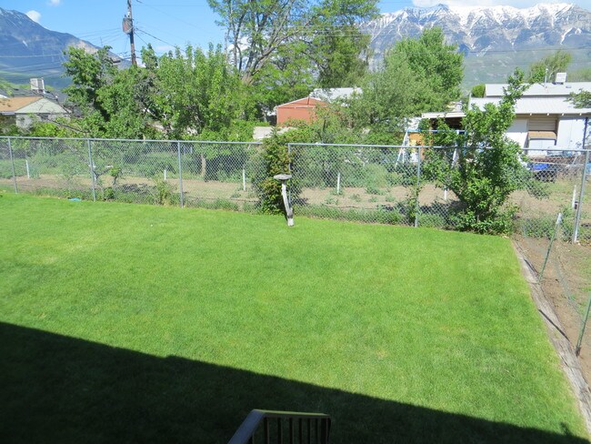 Building Photo - 3 BD/2 BA Duplex in Orem!