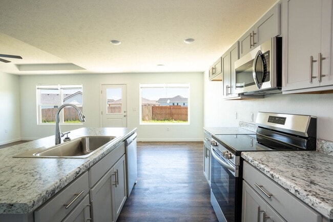 Building Photo - BRAND NEW 4 BEDROOM HOME - BOLIVAR MO