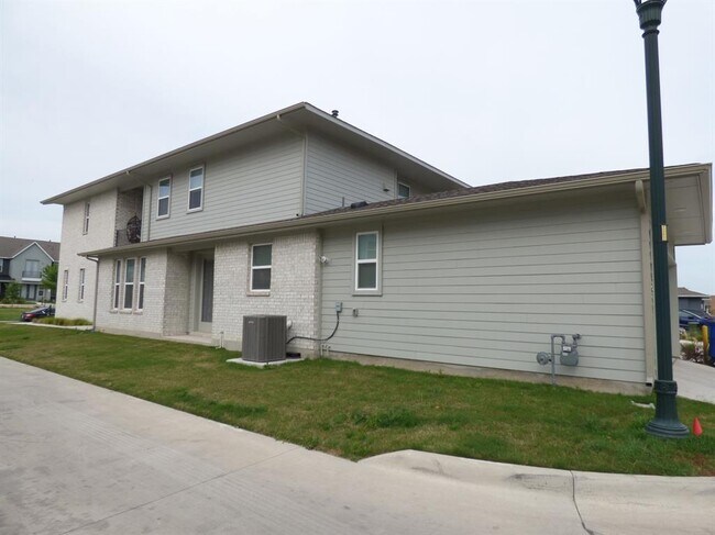 Building Photo - 2409 Simond Ave