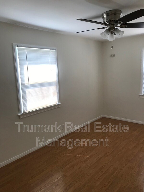 Foto del edificio - 929 E Lexington Dr