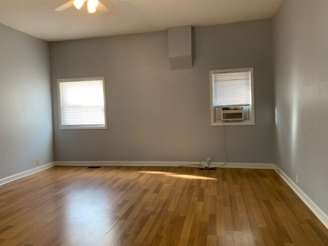 Foto del edificio - 328 E 9th St