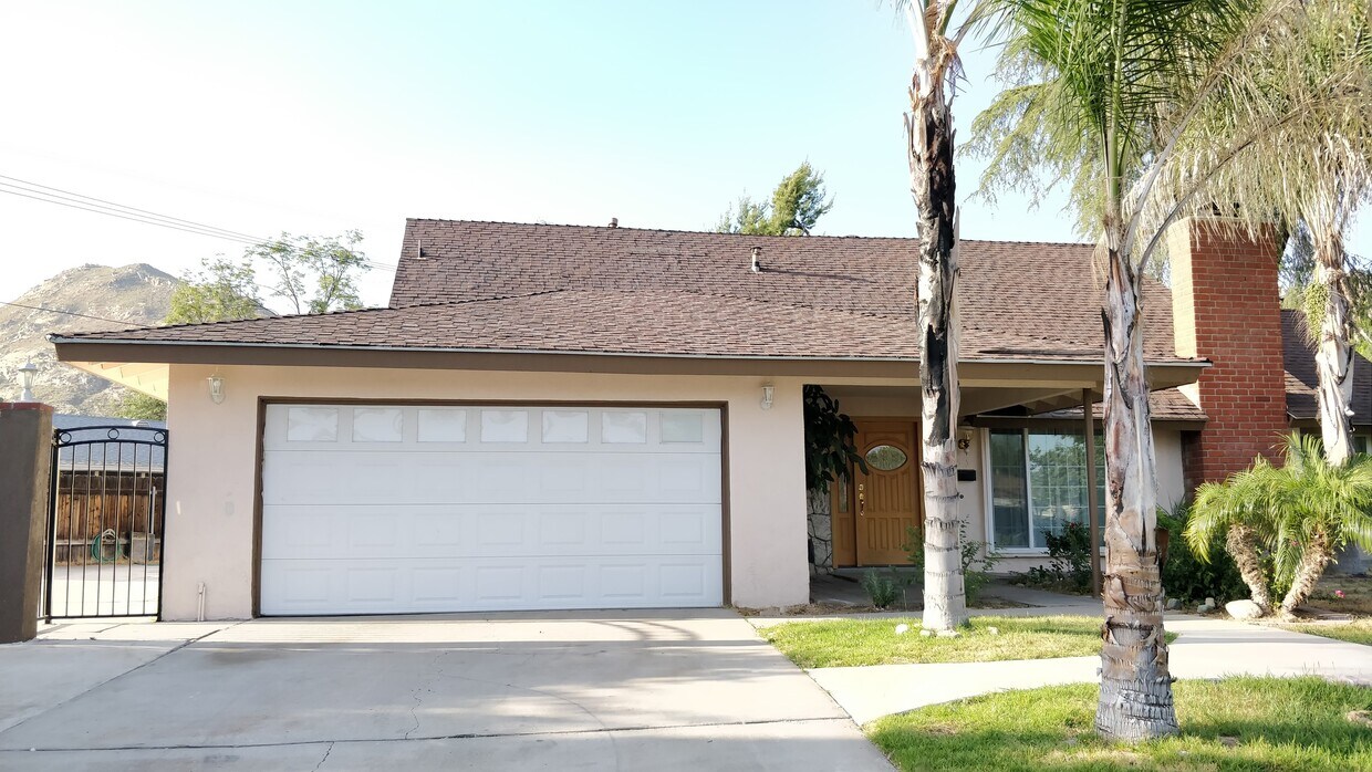 Primary Photo - 355 Highlander Dr