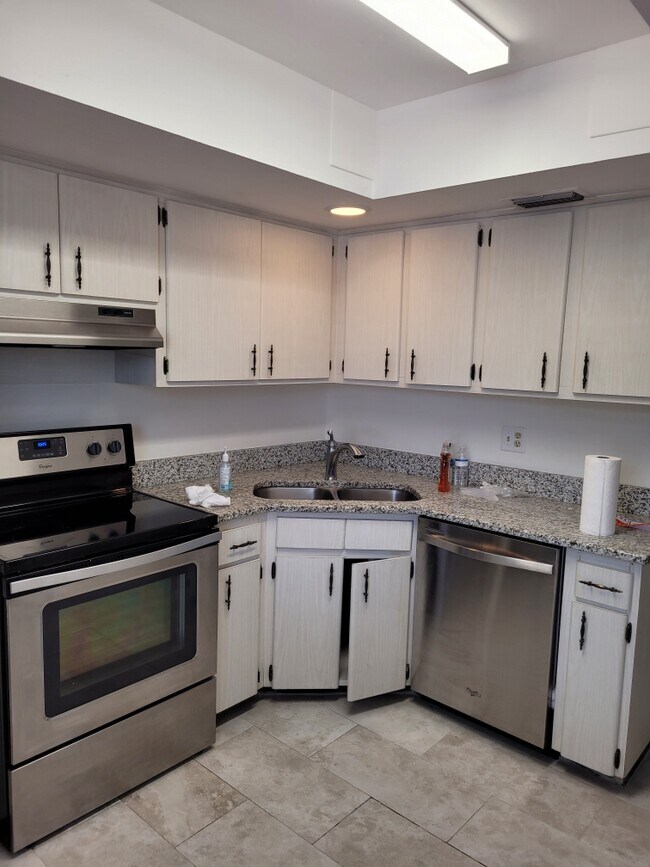 10388 Carrollwood Ln Unit 285, Tampa, FL 33618 Condo for Rent in