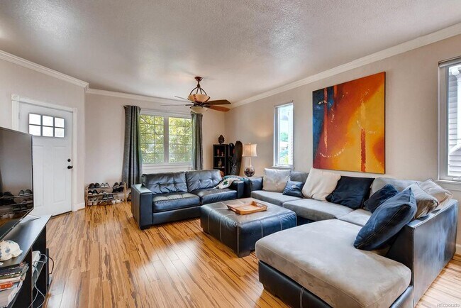 Sala de estar - 2687 S University Blvd