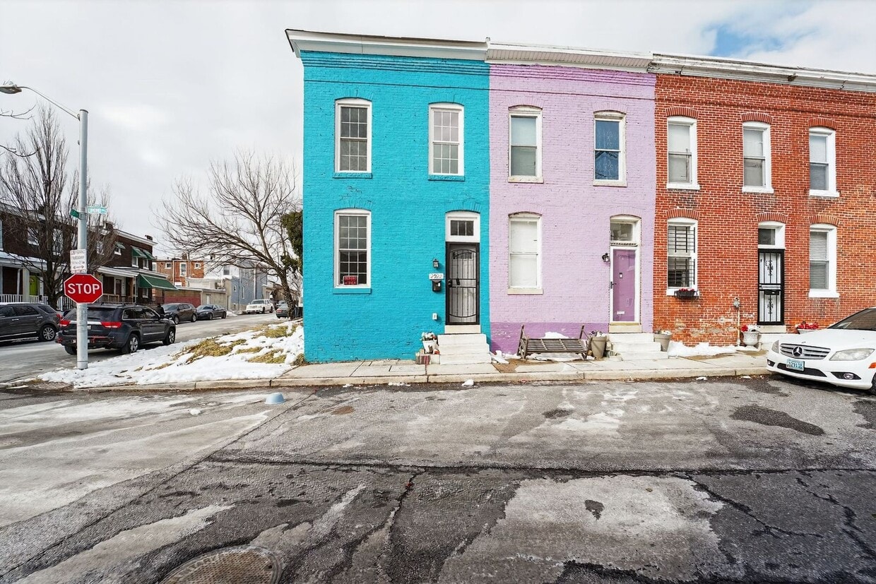 2 bed 1.5 bath rowhome in Baltimore! - 2 bed 1.5 bath rowhome in Baltimore!