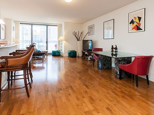 Foto del edificio - 450 E Waterside Dr