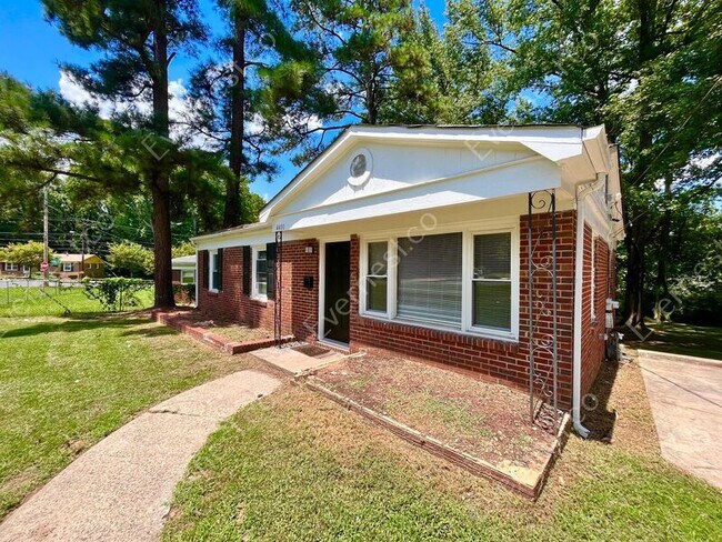 Building Photo - 4400 Welling Ave