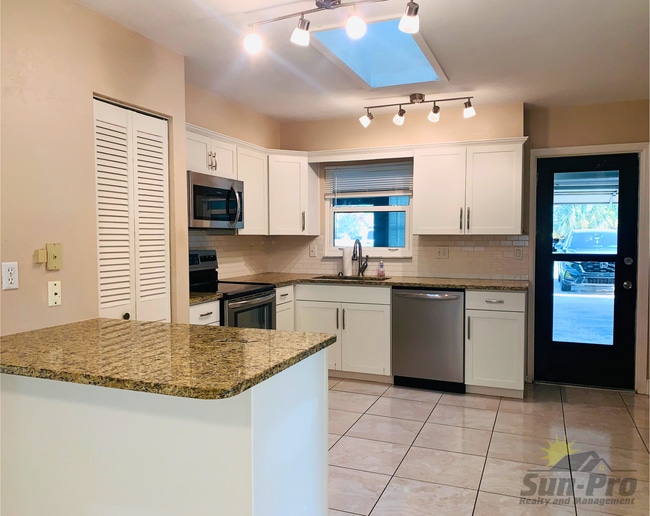 Building Photo - 108 Pinion Cir