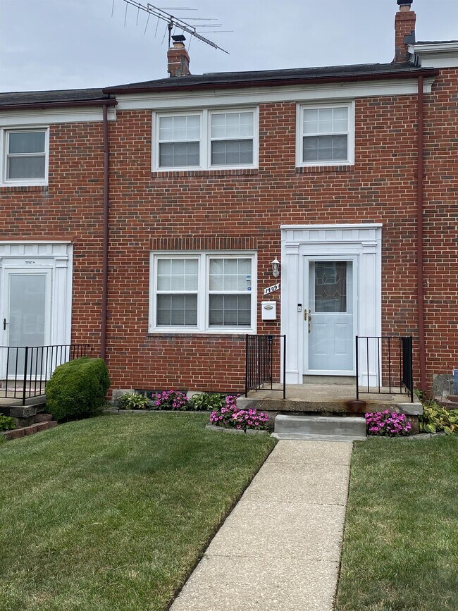 Building Photo - 1409 Barrett Rd