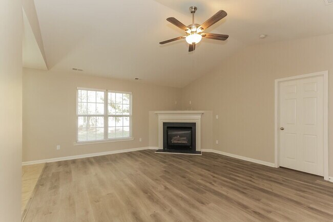 Building Photo - 460 Riverglen Dr NW