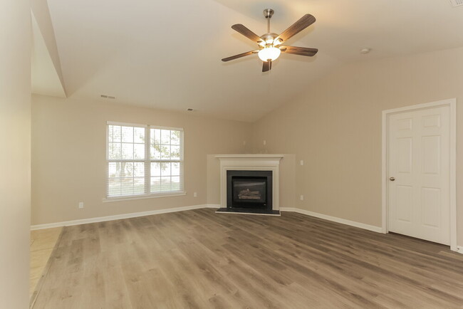 Foto del edificio - 460 Riverglen Dr NW
