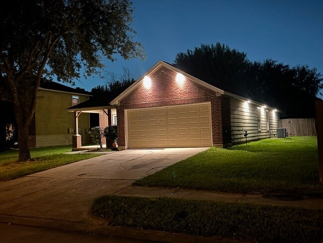 Building Photo - 1726 Serenata Ln
