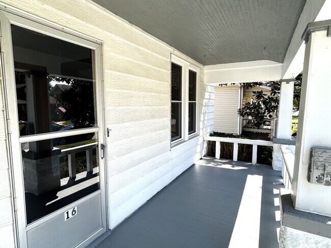 Front Porch - 16 Iowa Ave