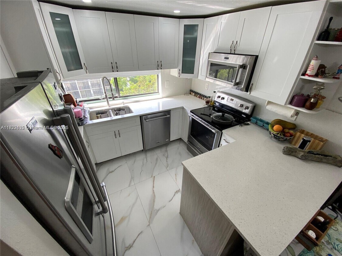 Foto principal - 17021 N Bay Rd