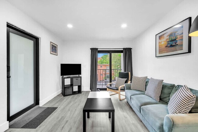 Foto del edificio - 653 SW 2nd St