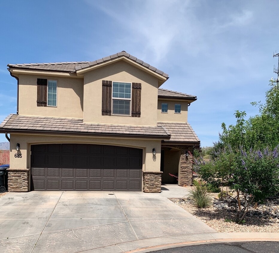 Primary Photo - Bluffview Home