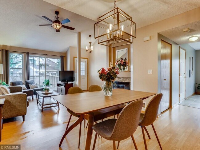 Dining Area - 2165 Shenandoah Ct