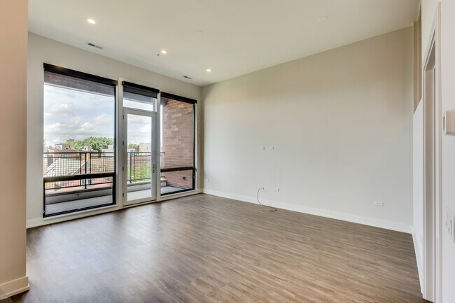 Building Photo - 1023 N Ashland Ave