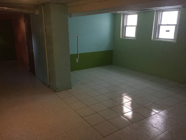 Foto del edificio - 355 Leon Ave