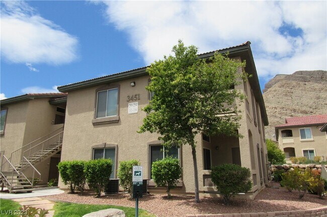 Foto del edificio - 3451 Desert Cliff St