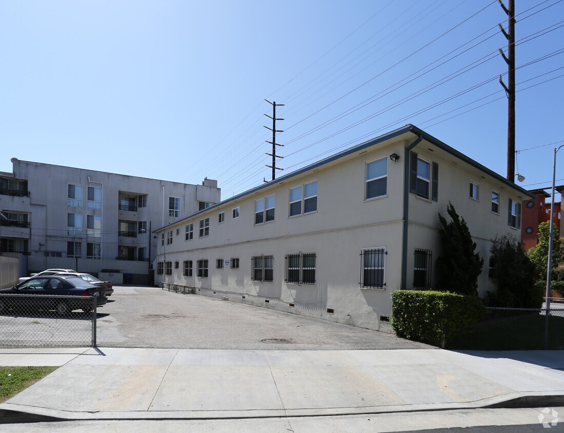 Foto del edificio - 4300 S Centinela Ave