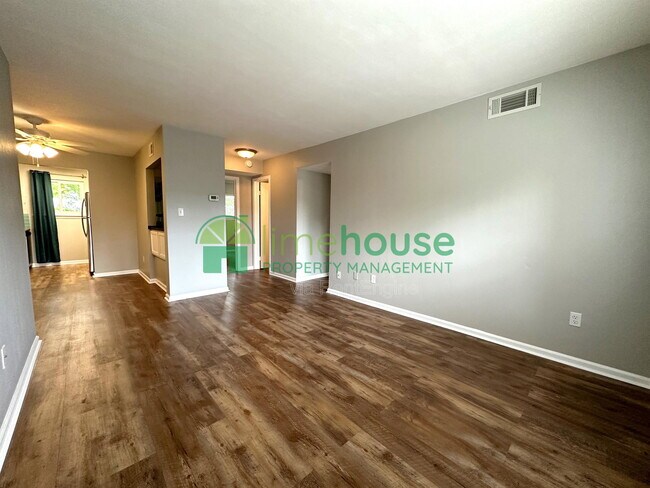 Foto del edificio - 1009 Barclay Square