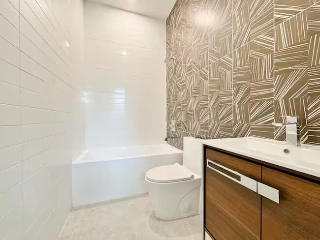 Foto del edificio - Furnished room/NOT APARTMENT