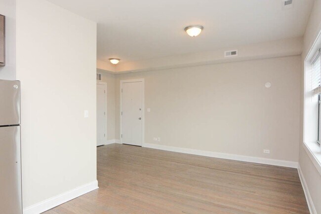 Foto del edificio - 3407 W Fullerton Ave