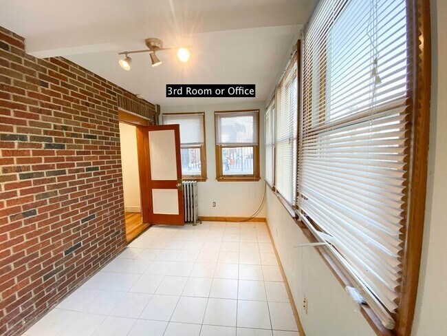 Foto del edificio - 98 Colborne Rd