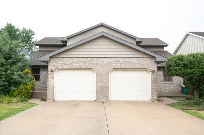 Building Photo - 1414 Peachtree Ln