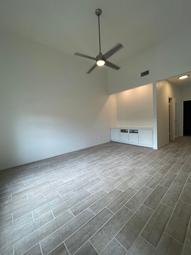 Building Photo - 1207 Hillside Rd